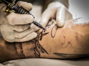 polynesische tattoo onderarm